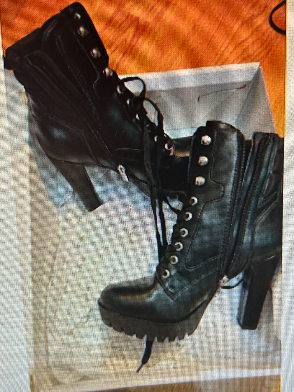 BRAND NEW Guess Women's Talore Heeled Hikers Lug Sole Lace Up Bootie NIB